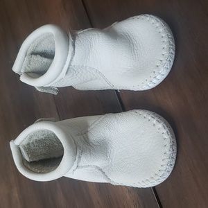 Minnetonka Leather Booties, Sz 1